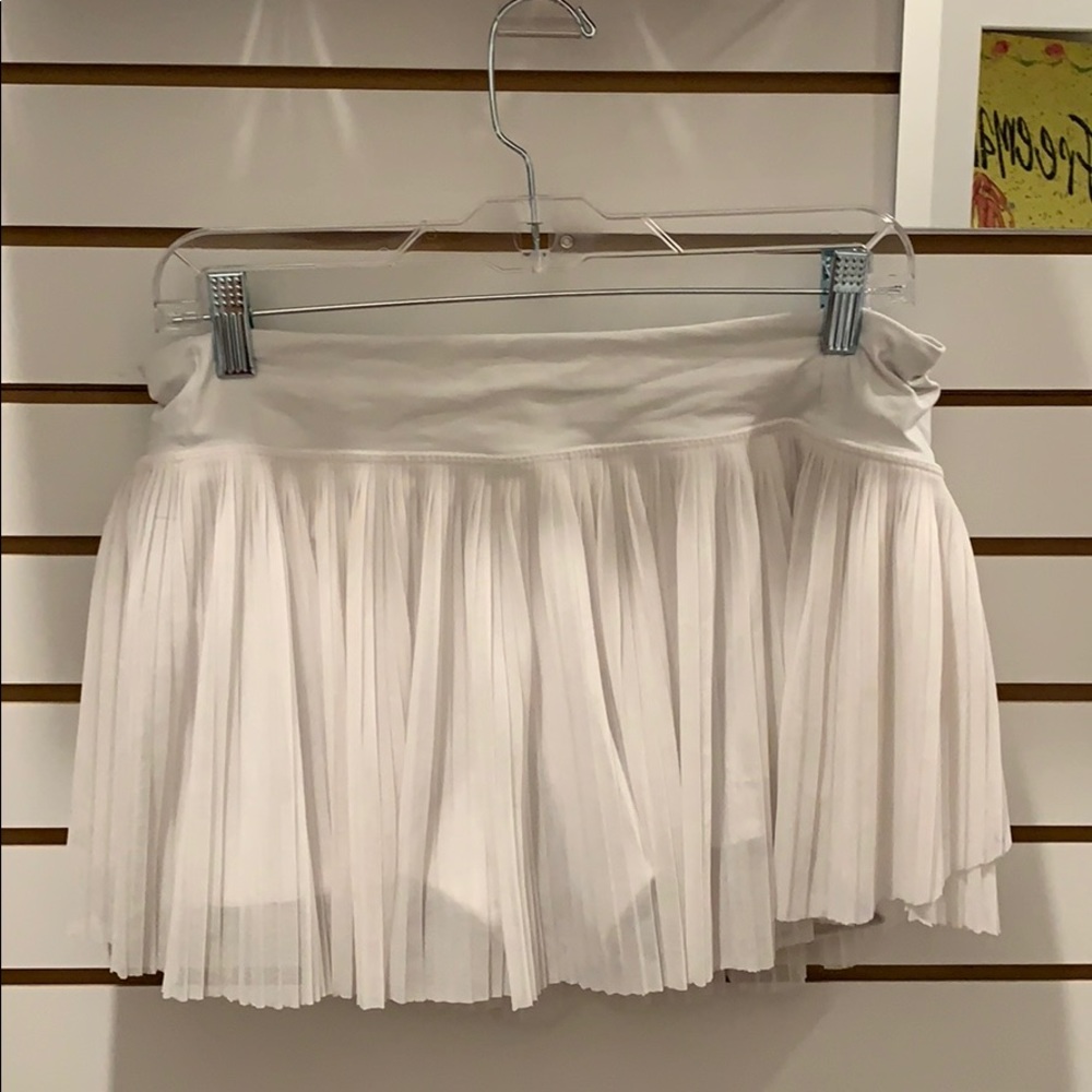 lululemon women’s white tennis skirt